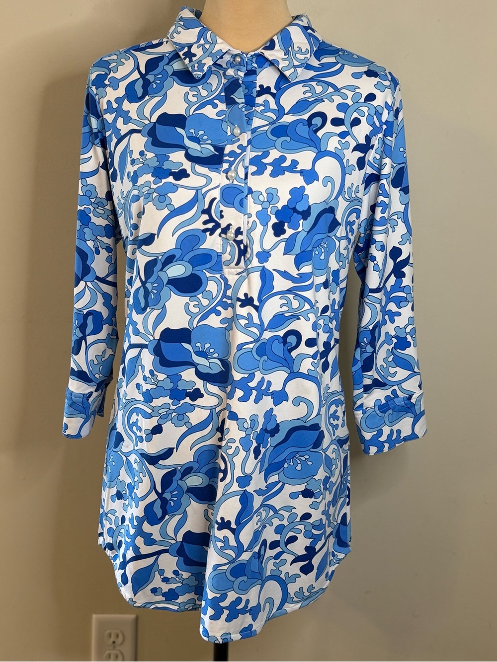 Tabi floral swirled blue & white 1/4 button up mini dress SM